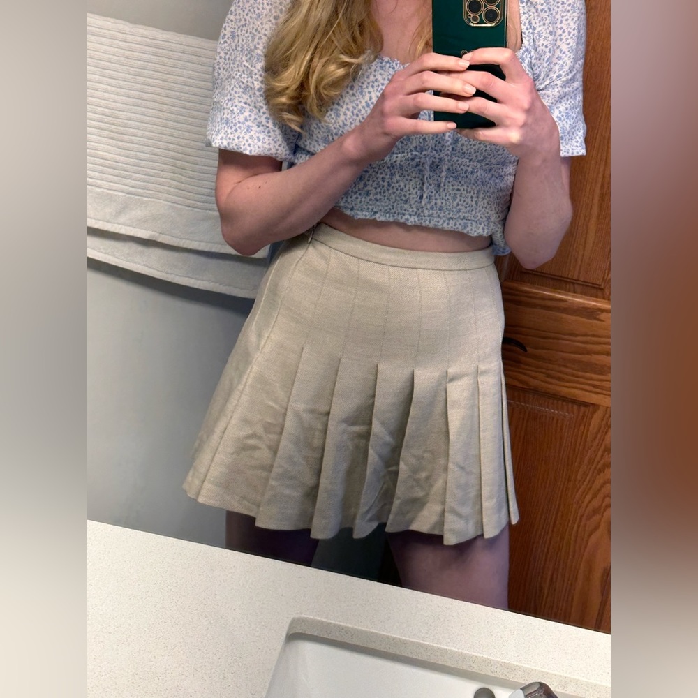 Aritzia pleated skirt